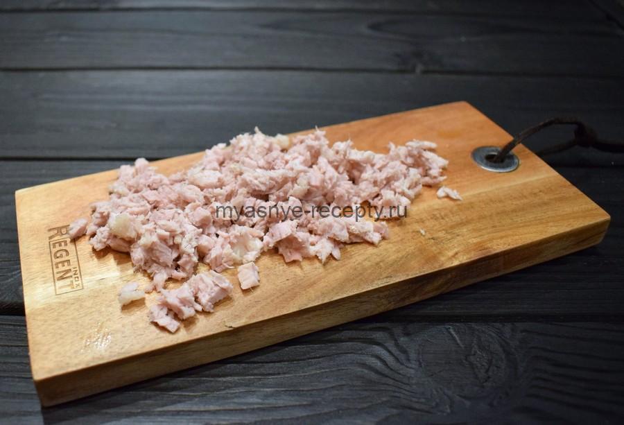 Приготовление слоек с отварной свининой и куриным вареным яйцом, шаг 1 Приготовление слоек с отварной свининой и куриным вареным яйцом, шаг 1