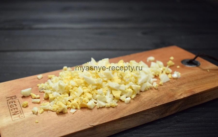 Приготовление слоек с отварной свининой и куриным вареным яйцом, шаг 3 Приготовление слоек с отварной свининой и куриным вареным яйцом, шаг 3