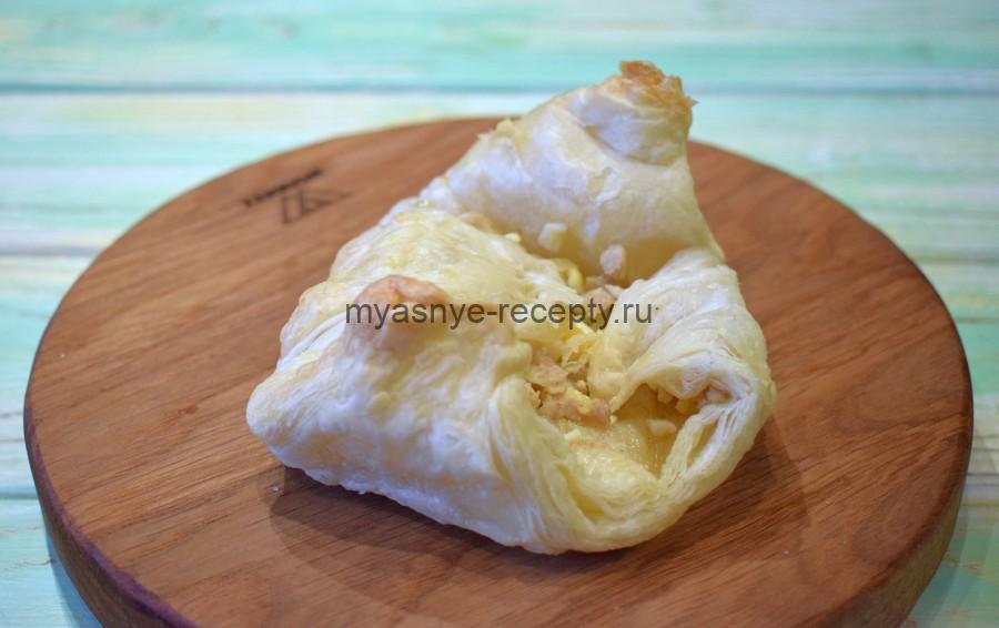 Слоеные конверты с отварной свининой и вареным куриным яйцом Слоеные конверты с отварной свининой и вареным куриным яйцом