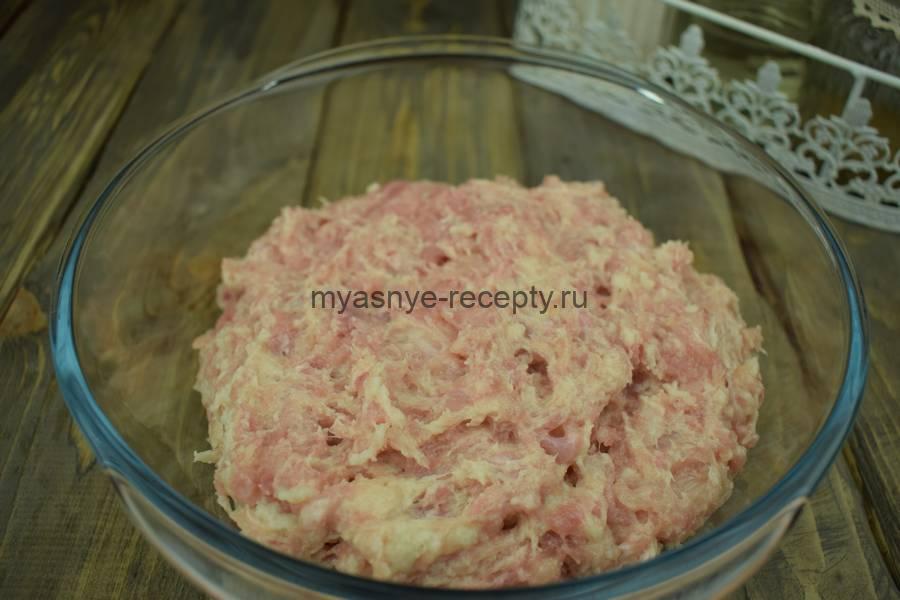 Приготовление куриных котлет с белым хлебом и сыром, шаг 4