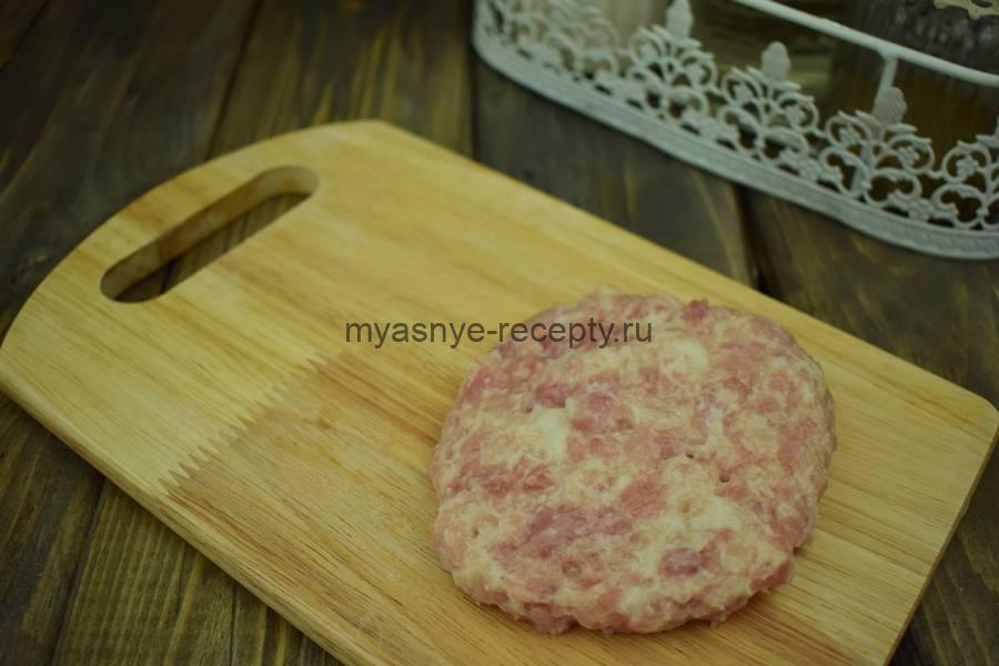 Приготовление куриных котлет с белым хлебом и сыром, шаг 6