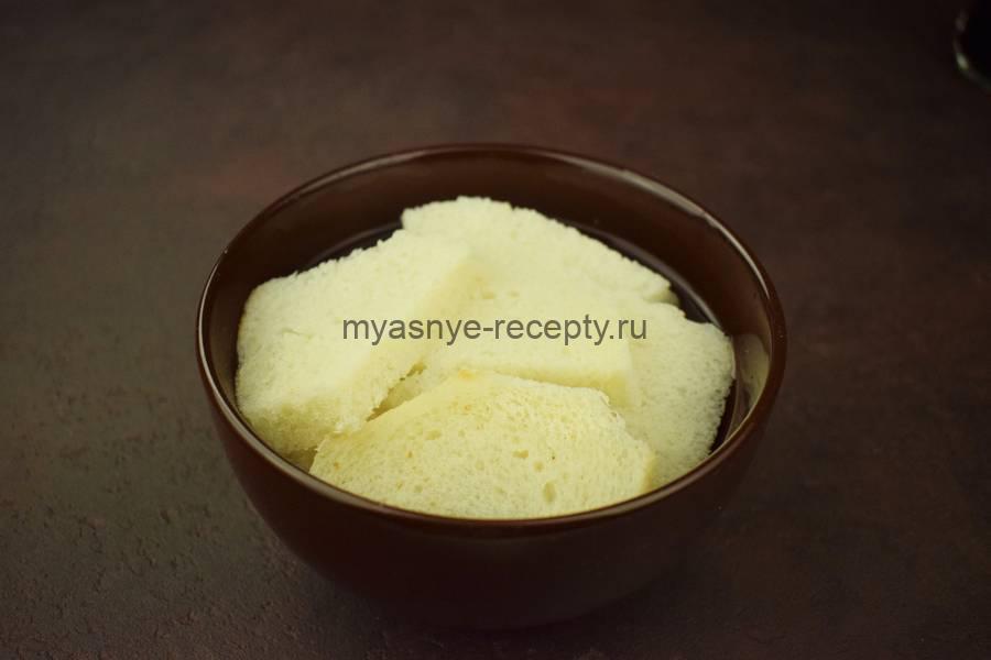 Приготовление котлет из свиного фарша с луком, чесноком, орегано, шаг 2